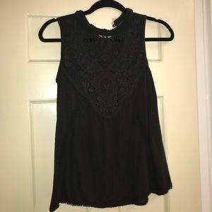 Flowy tank with detailing